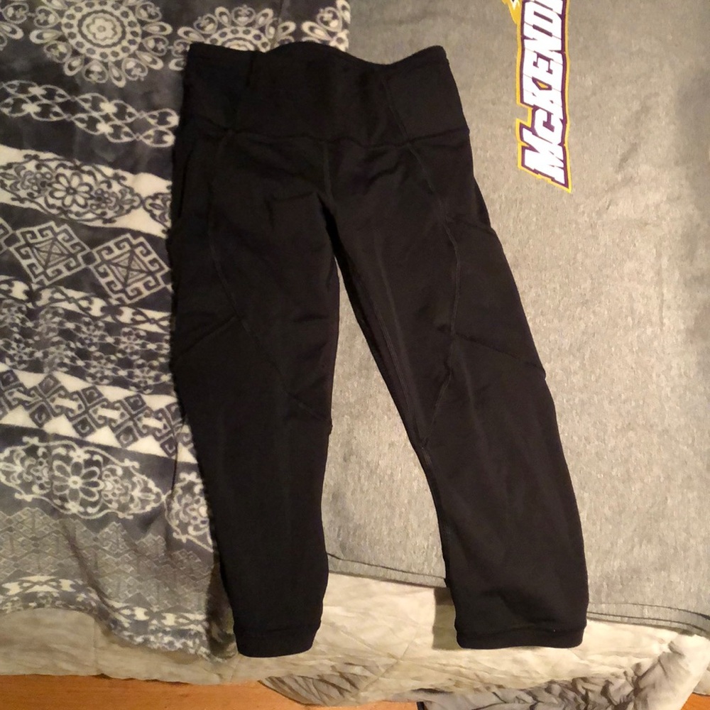LULU LEMON CROP LEGGINGS SIZE 2
